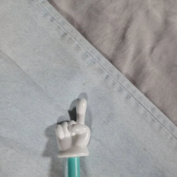 Vintage Levis 550 Relaxed Tapered Leg Jeans Mens 36x36 (Fits 34x35) Flaws READ! - Picture 3 of 16